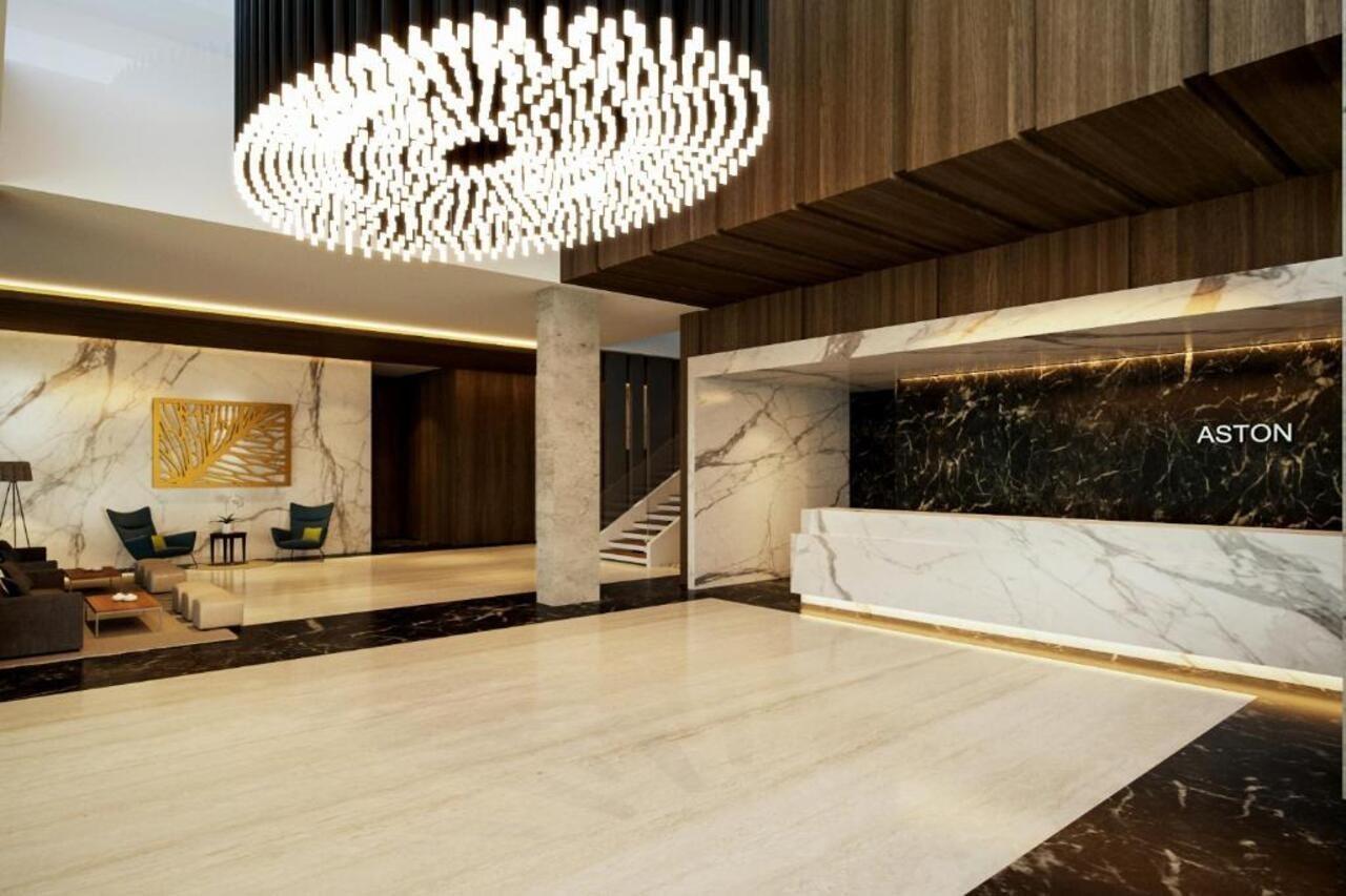 Aston Sidoarjo City Hotel & Conference Center Buitenkant foto