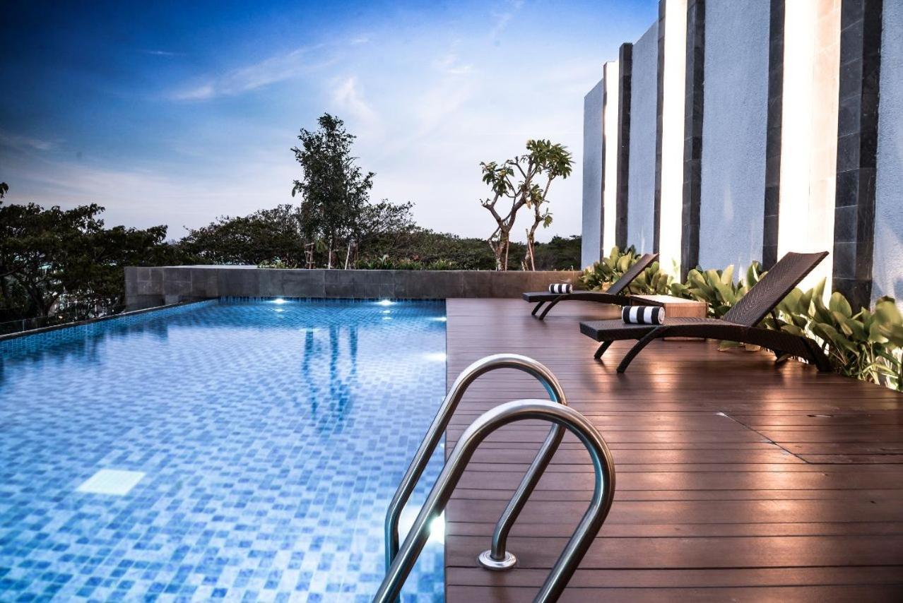 Aston Sidoarjo City Hotel & Conference Center Buitenkant foto
